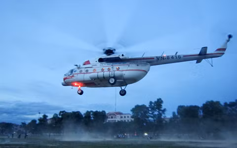 Cất cánh, chở nạn nhân ra Hà Nội cấp cứu Cất cánh, chở nạn nhân ra Hà Nội cấp cứu