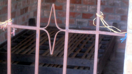 8 người con "nuôi nhốt" mẹ già 82 tuổi ảnh 2 8 người con "nuôi nhốt" mẹ già 82 tuổi, Tin tức trong ngày, con bat hieu, con nuoi me, bao hieu me cha, bao hieu bo me, bao hieu bo, bao hieu me, nuoi con, tuoi gia, lu lan, nguoi gia, bao, tin nhanh, tin hot, tin tuc