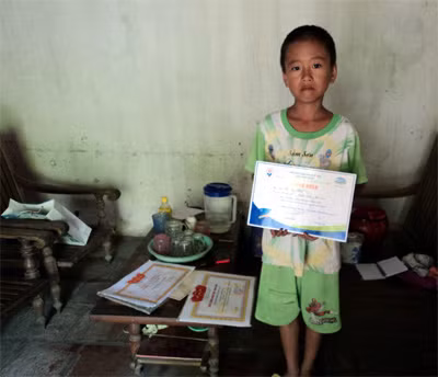 Cậu bé Lê Văn Linh hiếu học đang đứng trước nguy cơ phải bỏ học vì hoàn cảnh gia đình khó khăn