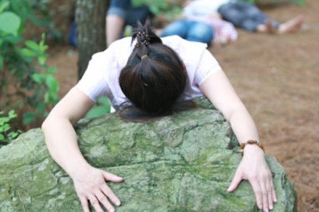 Lật tẩy trò bịp "nói chuyện với ma" ảnh 2 Lật tẩy trò bịp "nói chuyện với ma", Tin tức trong ngày, ap vong tim mo, am vong, goi hon, tim mo liet sy, liet sy vo danh, tim nguoi nha, thoi mien, vong nhap, thay phu thuy, ap vong, thu thuat, bao, tin tuc, tin hot, tin hay