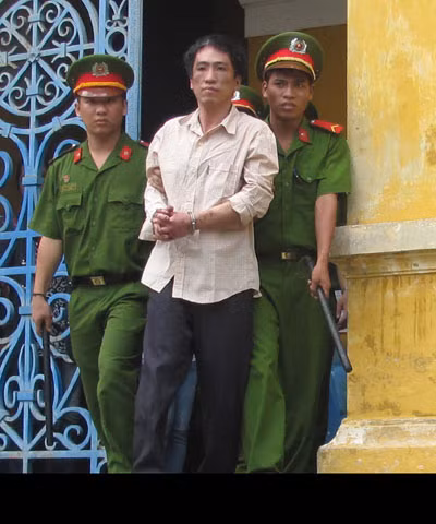 Chồng trác táng còn tẩm xăng đốt vợ, An ninh Xã hội, trong an, an mang, bi cao, thieu song vo, nhiem HIV, phien toa, vu an, ghen tuong, bao, bao cong an, bao an ninh, vn