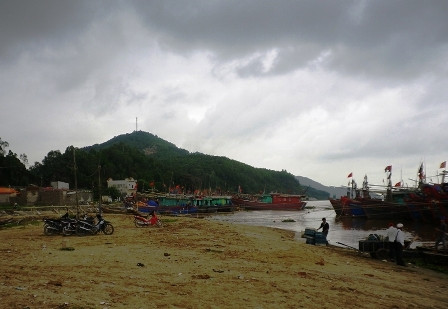 Cửa biển Lạch Trường nơi phát hiện xác bé trai Ảnh minh họa