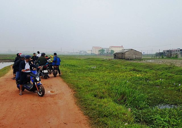 Khoảnh ruộng hoang, nơi bé T. được tìm thấy.