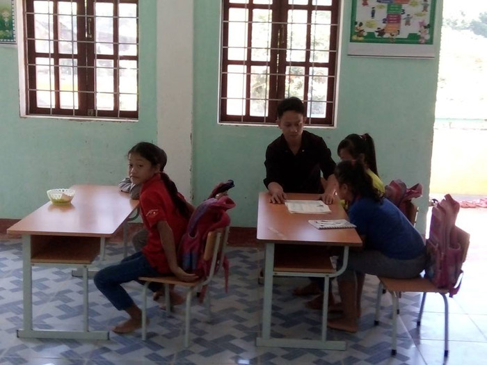 Thầy Hồ Tiến Nam là người dân tộc Rục đầu tiên trở thành giáo viên. (Ảnh: NVCC)