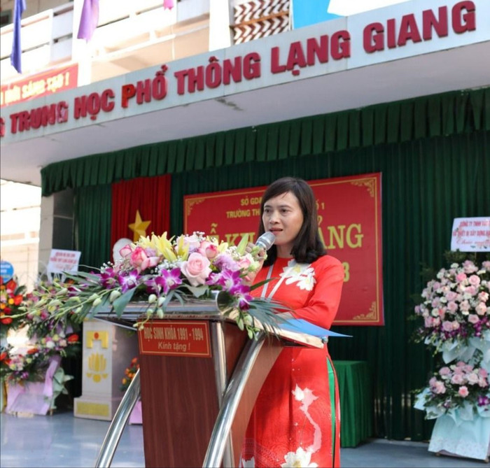 Cô Huỳnh Thị Hòa Bình - Hiệu trưởng Trường Trung học phổ thông Lạng Giang số 1. Ảnh: Website Trường HIEN6227.jpg