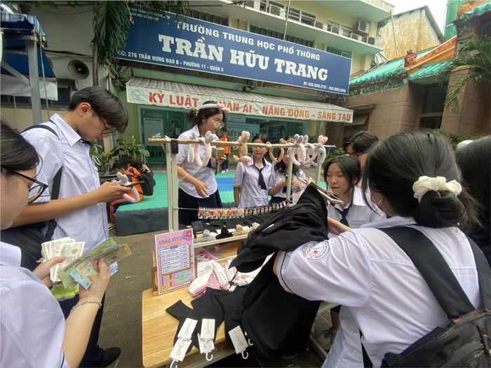 Hoạt động trải nghiệm tại Trường Trung học phổ thông Trần Hữu Trang. Ảnh: Website Trường 2_27220232.jpg
