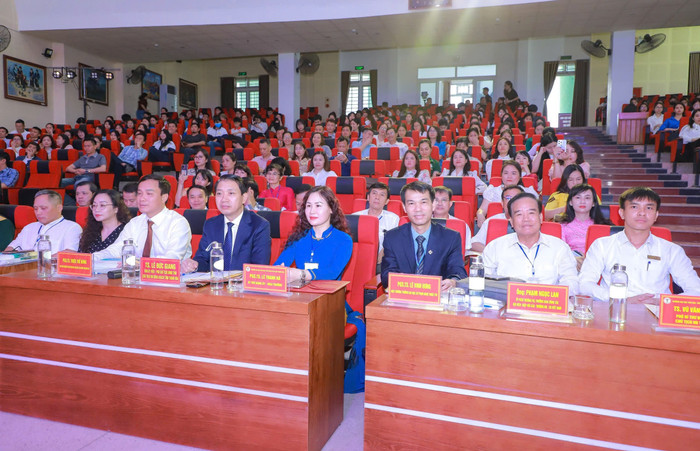 Các đại biểu tham dự Hội thảo. z6541038441300_89c29d944e0e0d7fb11a9bb2221db86c.jpg