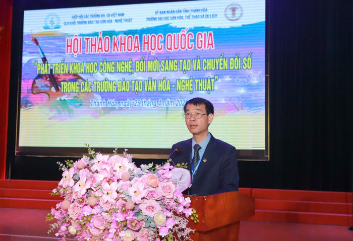 Phó Giáo sư, Tiến sĩ Lê Vinh Hưng - Hiệu trưởng Trường Đại học Sư phạm Nghệ thuật Trung ương phát biểu khai mạc tại Hội thảo. Picture2.png