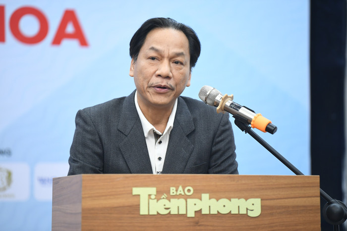 Nhà báo Lê Minh Toản - Phó Tổng Biên tập Báo Tiền phong phát biểu khai mạc chương trình. Ảnh: Nguyễn Đức. Nhà báo