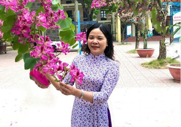 Cô Hoàng Thị Hạnh - Hiệu trưởng Trường Trung học phổ thông Mỏ Trạng. Ảnh: NVCC cô Hạnh.jpg