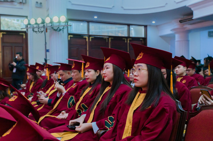 Trường Đại học Kinh tế - Đại học Quốc gia Hà Nội trao 12 suất học bổng toàn phần cho chương trình Thạc sĩ Kinh tế Chính trị. 482007559_1071599911666022_4624873956214933272_n.jpg