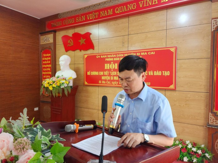 Thầy Phạm Văn Tiếp - Phó Trưởng phòng Giáo dục và Đào tạo huyện Si Ma Cai (tỉnh Lào Cai). Ảnh: NVCC thay-tiep-3122.jpg