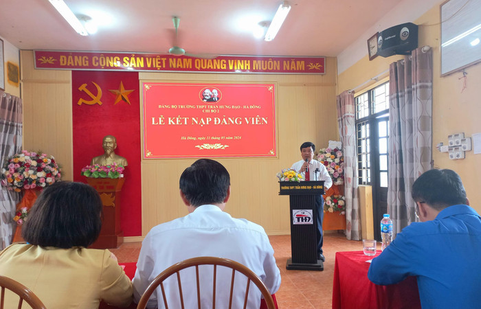 Thầy Đào Ngọc Sỹ - Hiệu trưởng Trường Trung học phổ thông Trần Hưng Đạo. Ảnh: Website Trường. 481093538_1327570571681221_8517110929731345034_n.jpg