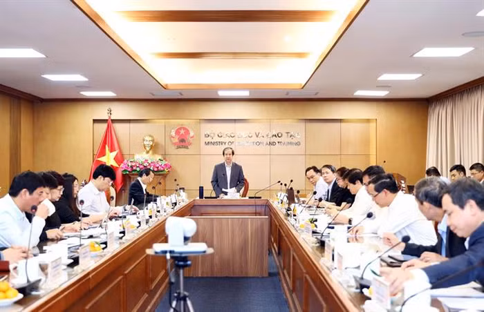 Bộ trưởng Nguyễn Kim Sơn chủ trì phiên họp