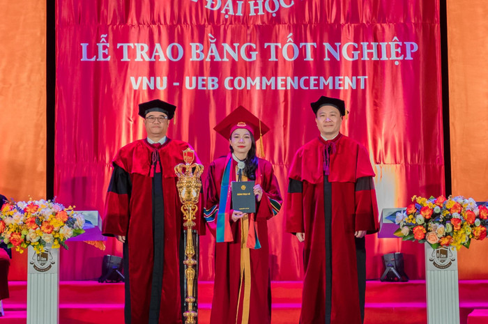 Trường Đại học Kinh tế - Đại học Quốc gia Hà Nội có uy tín đào tạo sau đại học và thế mạnh quốc tế. 482219444_1071599544999392_6605782938819317480_n.jpg