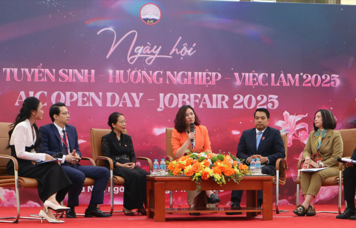 GDVN_toạ đàm.JPG