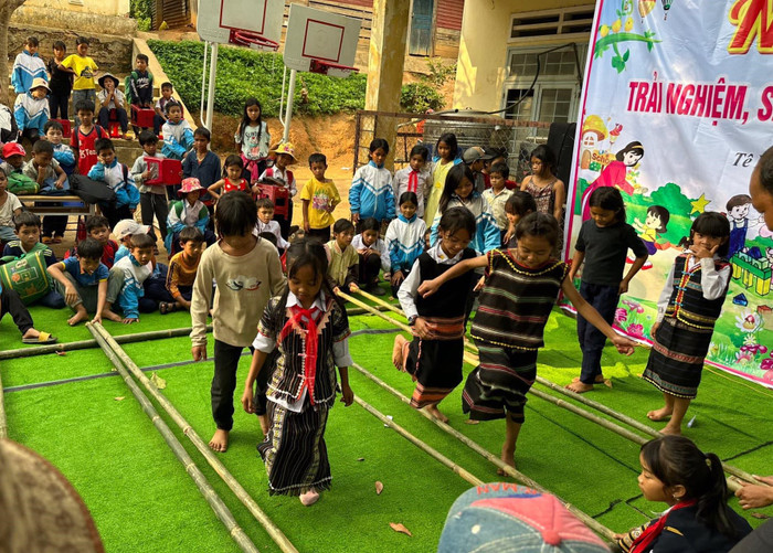 Học sinh Trường Phổ thông dân tộc bán trú Tiểu học và Trung học cơ sở xã Tê Xăng trong hoạt động ngoại khóa. Ảnh: website nhà trường 476220675_631025692648986_3246820560353991328_n.jpg