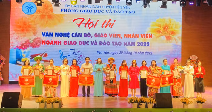 Huyện Tiên Yên tổ chức Hội thi văn nghệ cán bộ, giáo viên, nhân viên ngành Giáo dục và Đào tạo năm 2022 (Ảnh: Phạm Linh)