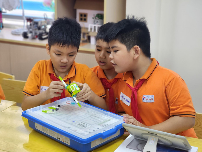 Các hoạt động liên kết giữa các trung tâm với nhà trường ngày càng được đẩy mạnh (Ảnh minh hoạ: Phạm Linh) Các hoạt động liên kết giữa các trung tâm với nhà trường ngày càng được đẩy mạnh (Ảnh minh hoạ: Phạm Linh)