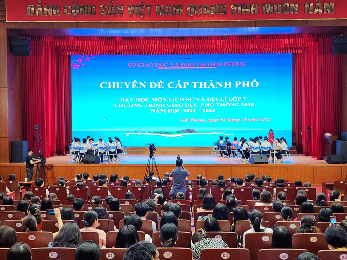 Hải Phòng tổ chức chuyên đề môn tích hợp Lịch sử và Địa lí nhằm tháo gỡ khó khăn cho các nhà trường và giáo viên (Ảnh: Phạm Linh) Hải Phòng tổ chức chuyên đề môn tích hợp Lịch sử và Địa lí nhằm tháo gỡ khó khăn cho các nhà trường và giáo viên (Ảnh: Phạm Linh)