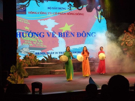 Chương trình ca nhạc “Hướng về biển đảo quê hương” mở đầu chương trình.