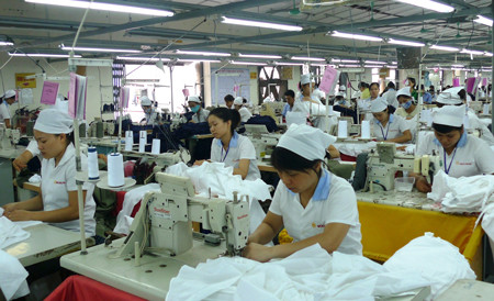 Việt Nam nhập nhiều nguyên phụ liệu từ Trung Quốc. Ảnh minh họa Việt Nam nhập nhiều nguyên phụ liệu từ Trung Quốc. Ảnh minh họa