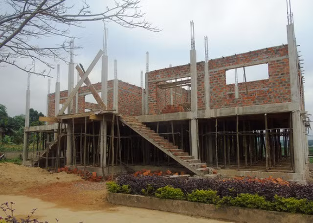 Công trình nhà chống lũ tại điểm trường mầm non Thanh Bình được những người Úc hỗ trợ xây dựng. Công trình nhà chống lũ tại điểm trường mầm non Thanh Bình được những người Úc hỗ trợ xây dựng.