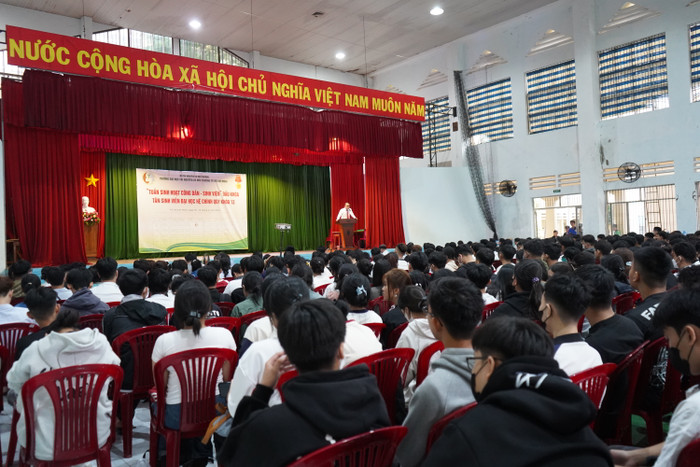 “Tuần sinh hoạt công dân - Học sinh, sinh viên” đầu khóa tại Trường Đại học Tài nguyên và Môi trường thành phố Hồ Chí Minh. Ảnh: Website nhà trường. 2024.9.18_SinhHoat_CongDan ToanCanh.jpg