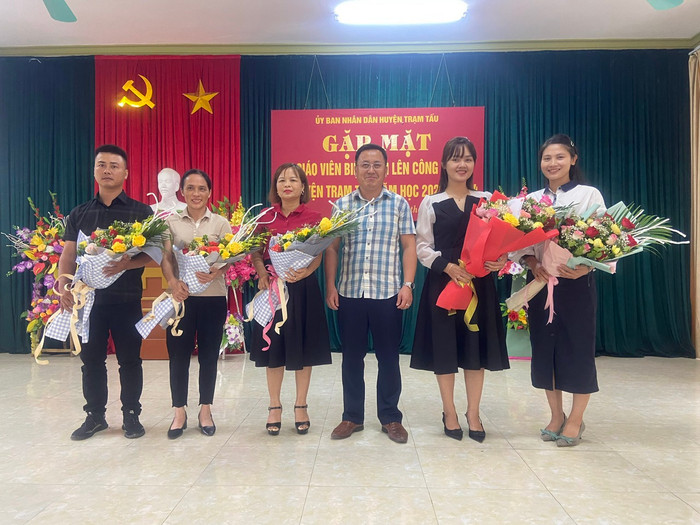 Buổi gặp mặt, tiếp nhận giáo viên biệt phái do Uỷ ban Nhân dân huyện Trạm Tấu, tỉnh Yên Bái tổ chức. (Ảnh: Phó Phòng Giáo dục và Đào tạo huyện Trạm Tấu cung cấp) z5836501429549_0464b9e2da499c8411ba3cccccf28775.jpg