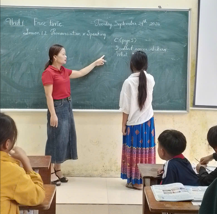 Cô Dương Thị Mai Hương đi biệt phái 2 năm tại Trường Phổ thông dân tộc bán trú Tiểu học và Trung học cơ sở Phình Hồ (huyện Trạm Tấu, tỉnh Yên Bái). Ảnh: NVCC Ảnh màn hình 2024-09-27 lúc 16.23.03.png