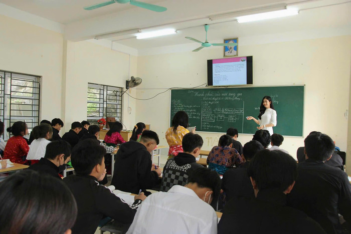 Lớp học môn Ngữ Văn tại Trường Trung học phổ thông Đồng Văn, huyện Đồng Văn, tỉnh Hà Giang. (Ảnh: NTCC) z5802745401190_12c810a556061cf534a04400dab6d2d2.jpg