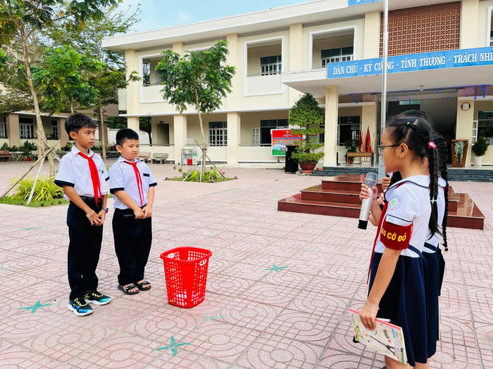 Hoạt cảnh về bảo vệ môi trường. 482273130_1124675479450335_591400539856066631_n.jpg