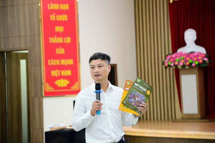Thạc sĩ Phạm Duy Anh - Chủ biên, đồng chủ biên sách giáo khoa Mĩ thuật lớp 10, 11, 12 bộ Kết nối tri thức với cuộc sống. Ảnh: NVCC. ThS Phạm Duy Anh Chủ biên Mĩ thuật 2018.jpg