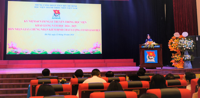 Em Hoàng Đặng Ngọc Linh thay mặt cho toàn thể tân sinh viên chia sẻ cảm xúc, gửi gắm kỳ vọng. GDVN_13.JPG