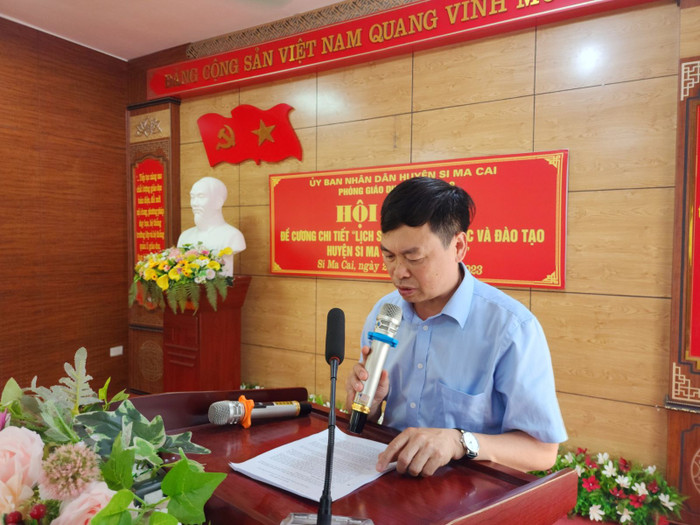 Thầy Phạm Văn Tiếp - Phó Trưởng phòng Giáo dục và Đào tạo huyện Si Ma Cai (tỉnh Lào Cai). Ảnh: NVCC. Thầy Tiếp.jpg