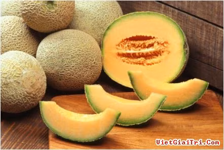 Phần lớn dưa hấu trên thị trường (loại vàng vỏ, vàng ruột) là của Trung Quốc nhưng lại lấy nhãn mác New Zealand. Loại quả này hay bị tiêm nước đường hóa học vào ruột nên khi bổ ra sau vài tiếng, ruột quả sẽ bị nhũn.