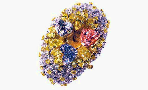 1. Chopard 201-Carat. Giá: 25 triệu USD. Khi nhắc đến sự sang trọng, đồng hồ Thụy Sĩ hẳn sẽ xuất hiện ngay trong tâm trí của bạn. Thực tế, Chopard là một thương hiệu nổi tiếng giữa thế kỷ 19 không chỉ với đồng hồ mà còn là cả nước hoa, kính mắt hay đồ trang sức. Mới đây, chiếc đồng hồ 201-carat của hãng đã được mua với giá 25 triệu USD trong một buổi đấu giá. Mặc dù vậy, với tổng số 874 viên kim cương, trong đó có 3 viên hình trái tim, 289 viên hình quả lê, 139 viên hình tròn và 443 viên màu vàng – thật dễ hiểu tại sao nó lại có giá cao như vậy. 1. Chopard 201-Carat. Giá: 25 triệu USD. Khi nhắc đến sự sang trọng, đồng hồ Thụy Sĩ hẳn sẽ xuất hiện ngay trong tâm trí của bạn. Thực tế, Chopard là một thương hiệu nổi tiếng giữa thế kỷ 19 không chỉ với đồng hồ mà còn là cả nước hoa, kính mắt hay đồ trang sức. Mới đây, chiếc đồng hồ 201-carat của hãng đã được mua với giá 25 triệu USD trong một buổi đấu giá. Mặc dù vậy, với tổng số 874 viên kim cương, trong đó có 3 viên hình trái tim, 289 viên hình quả lê, 139 viên hình tròn và 443 viên màu vàng – thật dễ hiểu tại sao nó lại có giá cao như vậy.