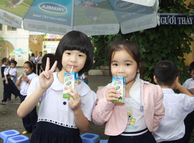 Chương trình "Sữa học đường" diễn ra tại trường tiểu học Phù Đổng - TP Đà Nẵng. Chương trình "Sữa học đường" diễn ra tại trường tiểu học Phù Đổng - TP Đà Nẵng.