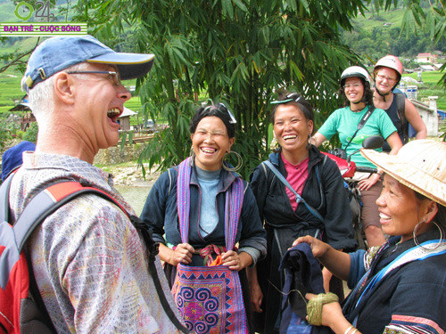 14. Nhìn chung người Việt Nam rất chân thật, thân thiện và hay giúp đỡ. Ngoài ra, họ còn rất hay mỉm cười. 14. Nhìn chung người Việt Nam rất chân thật, thân thiện và hay giúp đỡ. Ngoài ra, họ còn rất hay mỉm cười.