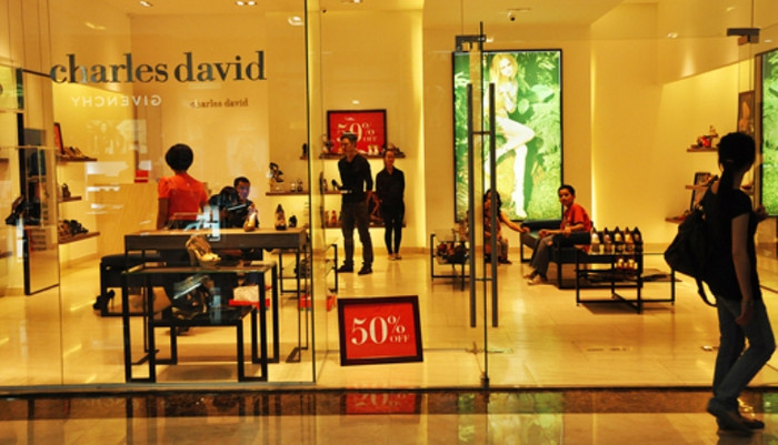 Charles David là một trong những gian hàng có mức giảm giá tới 50%.