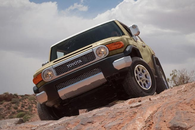 1. Toyota FJ Cruiser đời 2013 Giá trị bán lại sau 3 năm: 76% Giá trị bán lại sau 5 năm: 63%