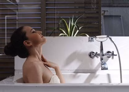 3. Người Việt Nam không tắm vào buổi sáng mà họ tắm vào buổi tối.