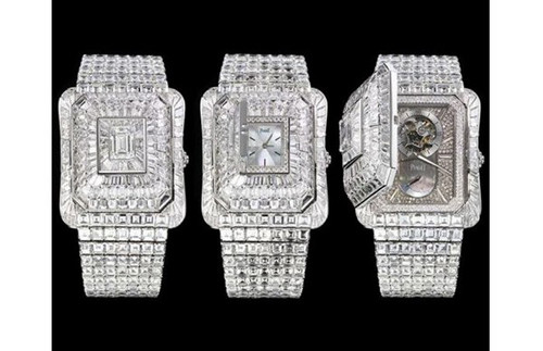 8. Piaget Emperador Temple Watch. Giá: 3,3 triệu USD. Được nạm kim cương và đá quý trên toàn bộ bề mặt, chiếc đồng này có dạng kim tự tháp và phần đỉnh có thể mở ra hai lần để xem giờ. Khi mở lần thứ nhất, mặt đồng hồ nhỏ sẽ hiện ra và khi mở ra lần thứ hai, người ta có thể quan sát mặt lớn hơn. Cũng chính kiểu thiết kế này khiến cho nó tận dụng tốt không gian để phô trương sự hào nhoáng của những viên kim cương. 8. Piaget Emperador Temple Watch. Giá: 3,3 triệu USD. Được nạm kim cương và đá quý trên toàn bộ bề mặt, chiếc đồng này có dạng kim tự tháp và phần đỉnh có thể mở ra hai lần để xem giờ. Khi mở lần thứ nhất, mặt đồng hồ nhỏ sẽ hiện ra và khi mở ra lần thứ hai, người ta có thể quan sát mặt lớn hơn. Cũng chính kiểu thiết kế này khiến cho nó tận dụng tốt không gian để phô trương sự hào nhoáng của những viên kim cương.