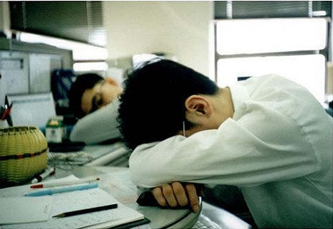 5. Họ ngủ vào buổi trưa sau bữa ăn. Điều đó có nghĩa là nếu bạn lái xe từ 12h trưa đến 1h chiều thì bạn sẽ đi lại dễ dàng và đường phố thì rất yên tĩnh. Đúng rồi, lúc đó không hề có tắc nghẽn giao thông. 5. Họ ngủ vào buổi trưa sau bữa ăn. Điều đó có nghĩa là nếu bạn lái xe từ 12h trưa đến 1h chiều thì bạn sẽ đi lại dễ dàng và đường phố thì rất yên tĩnh. Đúng rồi, lúc đó không hề có tắc nghẽn giao thông.