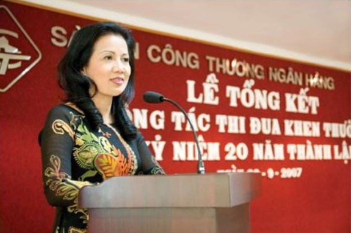 4. Tổng giám đốc Ngân hàng Sài Gòn Công Thương (SaiGonBank) Trần Thị Việt Ánh. Một trong những cái tên CEO nữ chuyển từ nghề giáo sang làm ngân hàng, không thể không nhắc tới. Bà Ánh đã từng có thời gian giảng dạy tại đại học Ngân hàng TP.HCM, từng đảm đương vị trí Phó chủ nhiệm khoa Kế toán ngân hàng. Năm 1994, bà chuyển về SaiGonBank và 10 năm sau, bà được bổ nhiệm vào vị trí Tổng giám đốc.