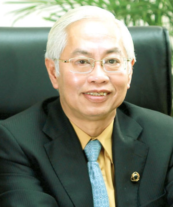 Theo chia sẻ của CEO DongABank, tinh thần tôn sự trọng đạo của Việt Nam khiến cho nghề giáo mặc nhiên khi bước lên bục giảng thì được tôn trọng. Song khi thầy giáo chuyển sang làm kinh doanh sẽ bị nhìn vào trước hết bởi hành động và kết quả.