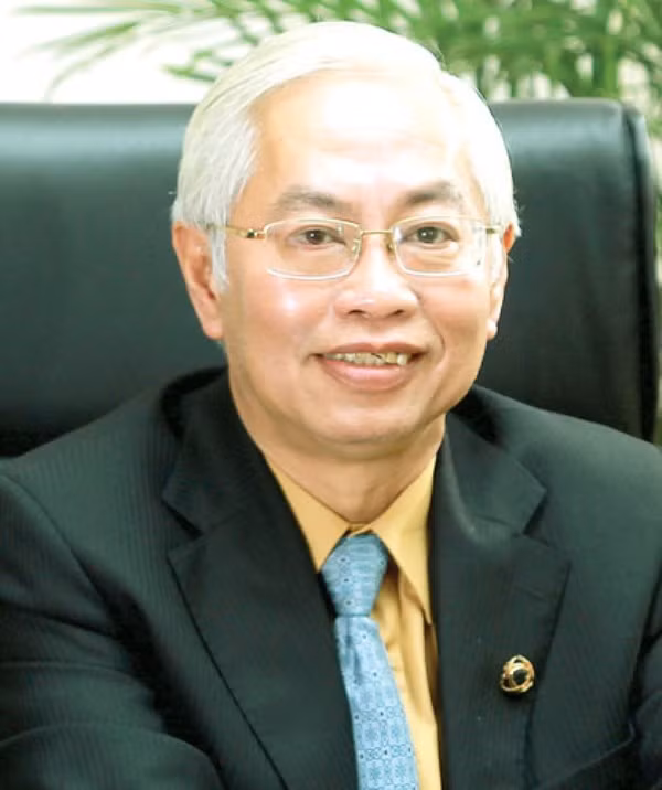 Theo chia sẻ của CEO DongABank, tinh thần tôn sự trọng đạo của Việt Nam khiến cho nghề giáo mặc nhiên khi bước lên bục giảng thì được tôn trọng. Song khi thầy giáo chuyển sang làm kinh doanh sẽ bị nhìn vào trước hết bởi hành động và kết quả.