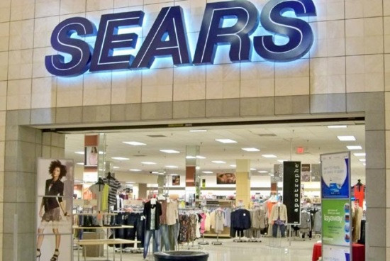 6. Sears. Facebook: Hơn 2,1 triệu lượt like. Twitter: Hơn 31.000 người theo và hơn 26.000 tin nhắn tweet. Sears cũng là một bậc thầy về sử dụng các tài khoản Facebook và Twitter để giới thiệu sản phẩm. Hãng còn có những tài khoản Twitter đặc biệt dành cho những khách hàng muốn tìm kiếm cơ hội chiết khấu và trang web FitStudio chuyên đưa ra những lời khuyên với khách hàng về cách sắp xếp đồ dùng gia đình sao cho tiện lợi.