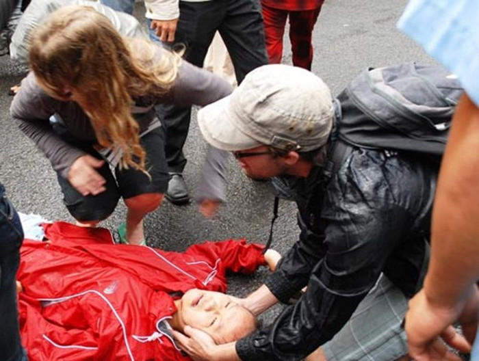 Những hình ảnh ghi lại cảnh một vụ tai nạn ở đường Phan Đình Phùng, phường 2, TP.Đà Lạt (Lâm Đồng) giữa hai xe gắn máy đi ngược chiều được đăng tải vào hôm 6/11 đã khiến nhiều người phải suy ngẫm. Những hình ảnh ghi lại cảnh một vụ tai nạn ở đường Phan Đình Phùng, phường 2, TP.Đà Lạt (Lâm Đồng) giữa hai xe gắn máy đi ngược chiều được đăng tải vào hôm 6/11 đã khiến nhiều người phải suy ngẫm.