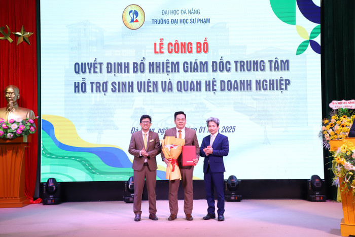 Thạc sĩ Nguyễn Viết Hải Hiệp giữ chức vụ là Giám đốc Trung tâm Hỗ trợ sinh viên và quan hệ doanh nghiệp img_9343_1.jpg